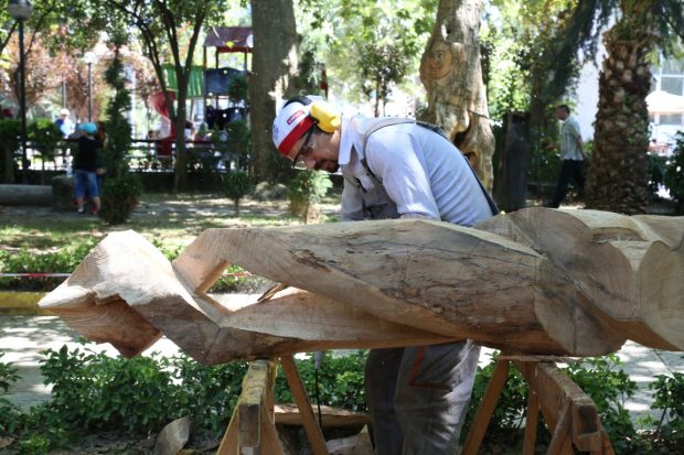 Ahşap Heykel Sempozyumu Tüm Hızıyla Devam Ediyor