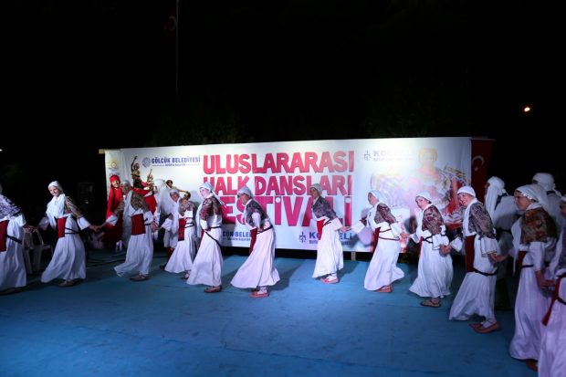 Uluslararası Halk Dansları Festivali’nde Renkli Görüntüler