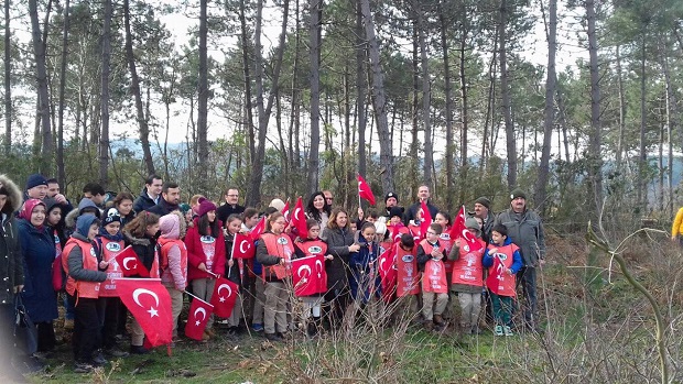 “Kandıra Belediyesi ve Tema İşbirliği ile Öğrenciler Fidan Dikti”