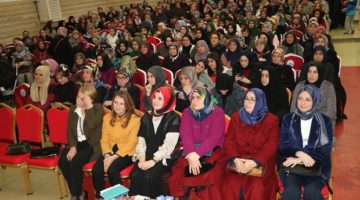 Kandıra Belediyesinin 8 Mart Programı Büyük İlgi Gördü