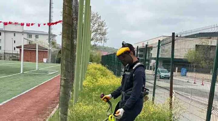 Kandıra Belediyesi Ot Biçme ve Temizlik Çalışmalarına Hız Verdi