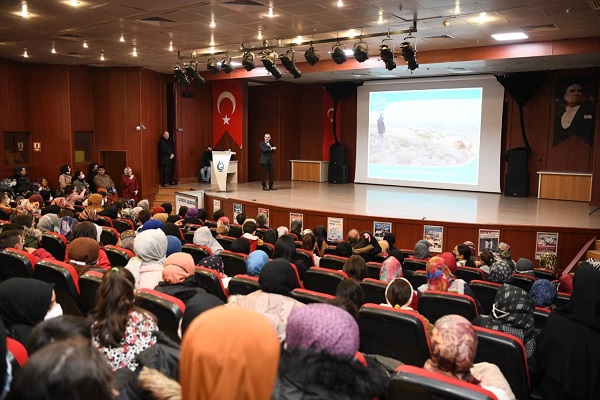 Çayırova’lı kadınlara hizmetleri ve projeleri anlattı