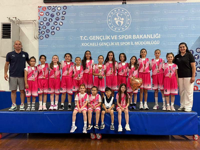 Çayırova’nın sporcuları madalya ve kupalara doymuyor