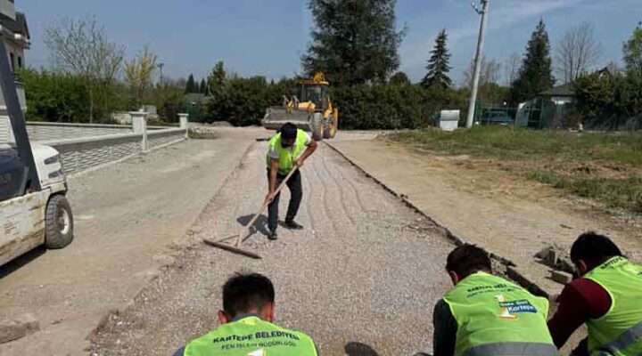 Kartepe Belediyesi’nden Acısu’da Kapsamlı Parke Tamiratı