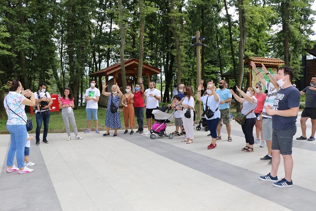 İşitme engelli kamp severler Ormanya’yı gezdi