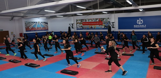 Antrenörlere, uygulamalı step-aerobik-pilates eğitimi