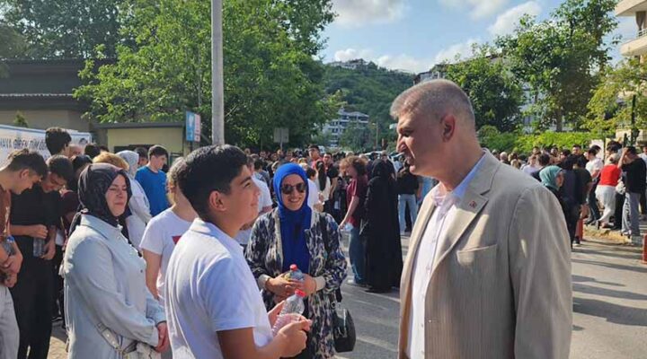BAŞKAN SEZER SINAVA GİREN ÖĞRENCİLERE BAŞARILAR DİLEDİ