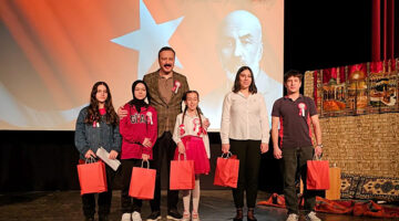 İSTİKLAL MARŞI VE AKİF GÖLCÜK’TE TİYATRO SAHNESİNE TAŞINDI