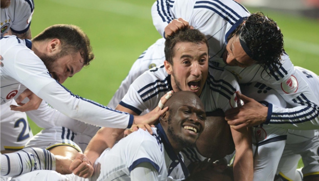 F.Bahçe tur kapısını araladı