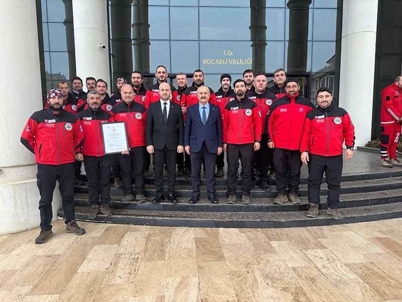 KAHRAMAN GEAK EKİBİNE AFAD SERTİFİKASI VE ARMA TAKDİMİ