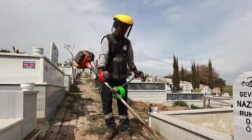 MEZARLIKLARDA BAKIM ÇALIŞMASI