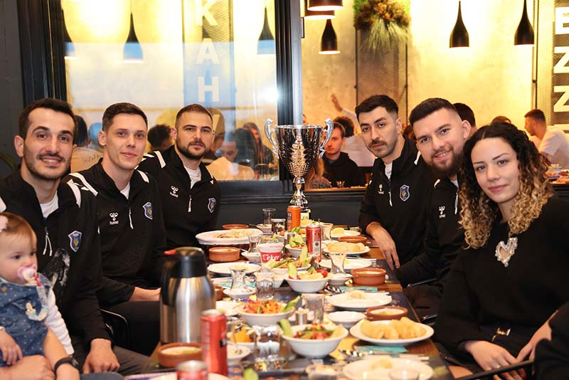 BAŞKAN BÜYÜKGÖZ ŞAMPİYONLARI İFTARDA AĞIRLADI