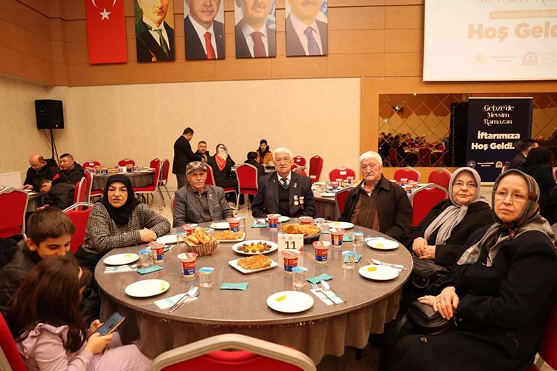 BAŞKAN BÜYÜKGÖZ ŞEHİT AİLELERİ VE GAZİLERİ İFTARDA AĞIRLADI