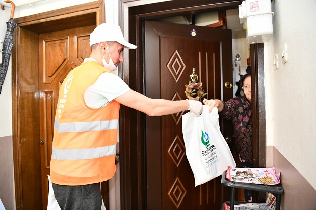 Çayırova’da kapı kapı dağıtılıyor