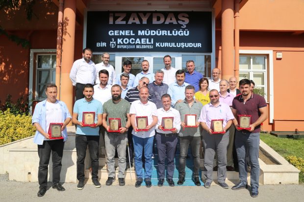 İZAYDAŞ 14 çalışanını plaket ile ödüllendirdi