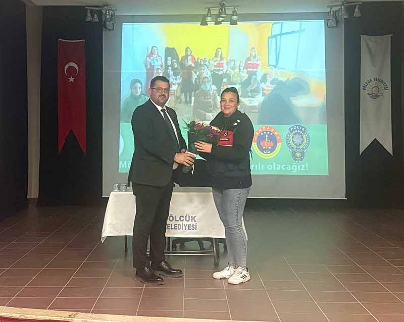 GÖLCÜKLÜ KADINLARA “EN İYİ NARKOTİK POLİSİ: ANNE” SEMİNERİ