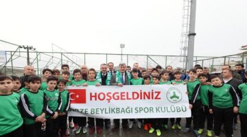 Karaosmanoğlu, Gebze Beylikbağıspor Kulübü’nü ziyaret etti.