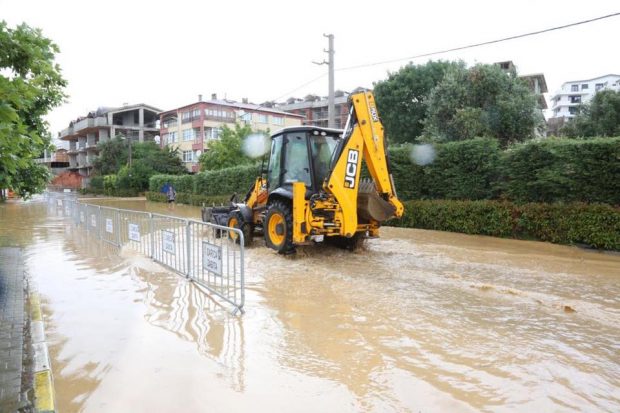 Darıca’da selin yaraları sarılmaya çalışılıyor