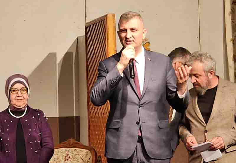 GÖLCÜKLÜ KADINLARIN TİYATRO PERFORMANSI HAYRAN BIRAKTI