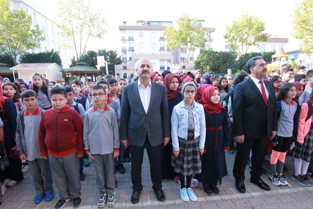 Güler ve Büyükgöz  Bayrak Törenine Katıldı