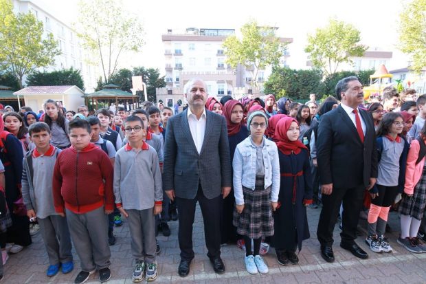 Güler ve Büyükgöz  Bayrak Törenine Katıldı