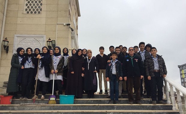 İzciler Topluma Hizmette Yarıştı