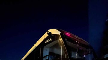 9. tramvay raylara indi, son araç yolda