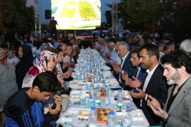 Sırrıpaşa’da Oruçlar Birlikte Açıldı