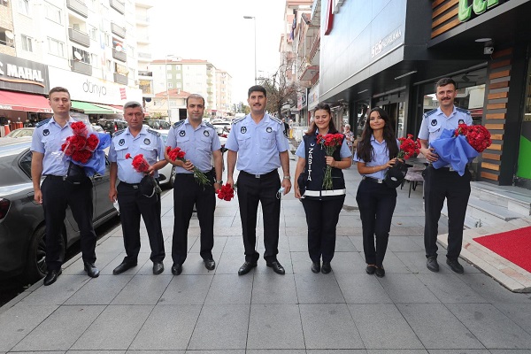 ‘Denetim için değil çiçek takdimi için geldiler’