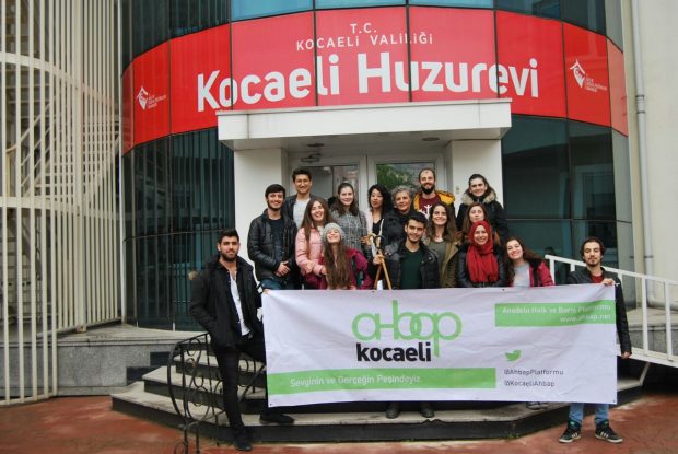 AHBAP Kocaeli Yaşlılar İçin Sahnede