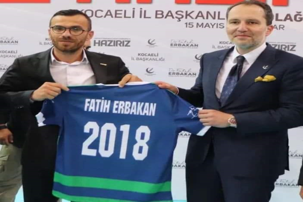Fatih Erbakan’a Onursal Başkanlık Takdim Ettiler