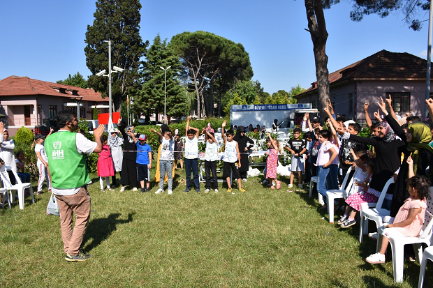 Yetimlere Karne Şenliği