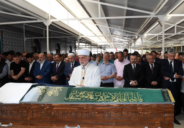 Vali Aksoy,Mücahit Tunçbilek’in cenaze törenine katıldı.
