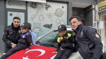 Anne Şehir’de polislere sürpriz kutlama