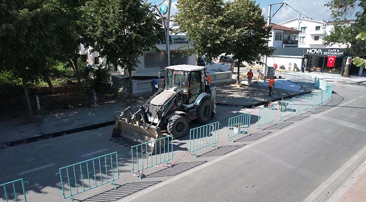 Başiskele sahilinde üstyapı sil baştan     Kocaeli Büyükşehir Belediyesi, Başiskele sahilinde trafik akışını düzenlemek, yaya güvenliğini artırmak ve otopark sorununa çözüm getirmek amacıyla kapsamlı bir üstyapı çalışması başlattı.