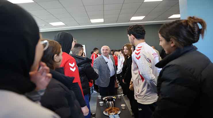 Başkan Bıyık Milli sporcularla bir araya geldi