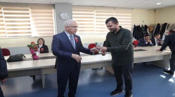 DARICA BELEDİYESİ, ÖĞRETMENLER GÜNÜNÜ ÇİÇEKLERLE KUTLADI