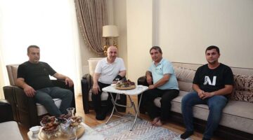Başkan Bıyık’tan Hacdan dönen Darıcalılara hayırlı olsun ziyareti