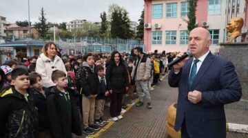 Başkan Bıyık’tan haftanın ilk gününde öğrencilere moral ziyareti