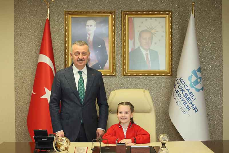 Başkan Büyükakın geleneği bozmadı: Çocuk Bayramı’nda Başkan Damla oldu