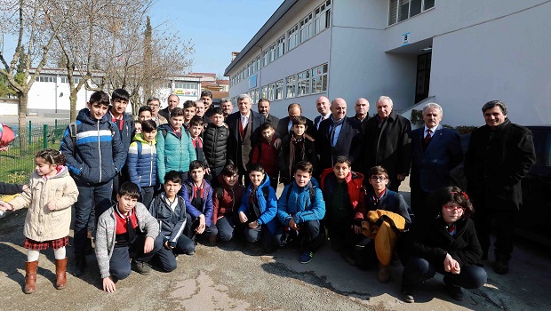 Karaosmanoğlu, Darıca Neşet Yalçın Ortaokulunda