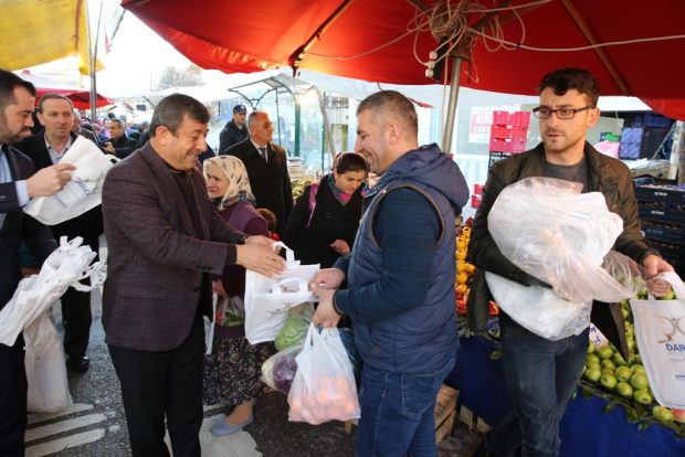 Karabacak’dan vatandaşlara bez torba