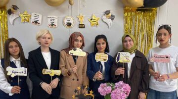 Beyaz Kalpler’de mezuniyet sevinci