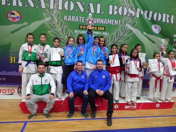 Karate Turnuvasında Madalya Yağmuru