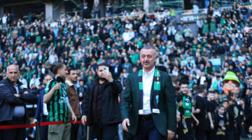 Şampiyon Kupası’nı kaldırdı! Büyükakın: En büyük pay taraftarın