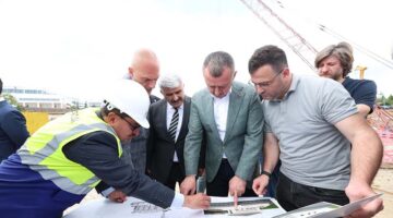 Büyükakın, KOÜ Camii ve Otopark inşaatını inceledi