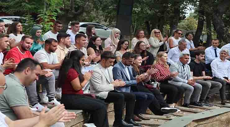 Büyükakın, soydaş gençlerle buluştu