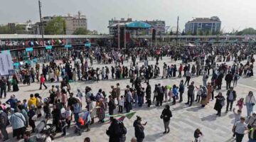 Milli İrade Meydanı ilk gün dolup taştı