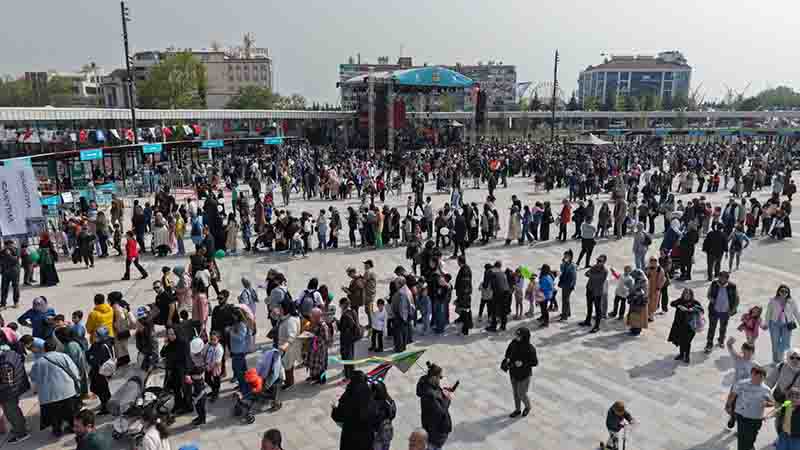 Milli İrade Meydanı ilk gün dolup taştı