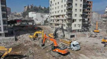 Büyükşehir, Hatay’da 51 Binanın Yıkımını Yaptı